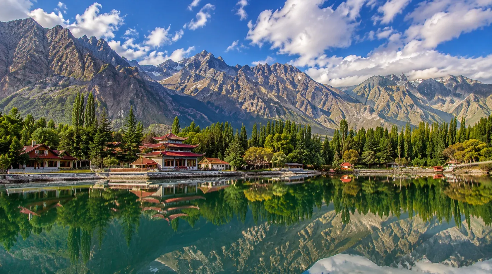 Adventure travel in Skardu with mountains and lakes