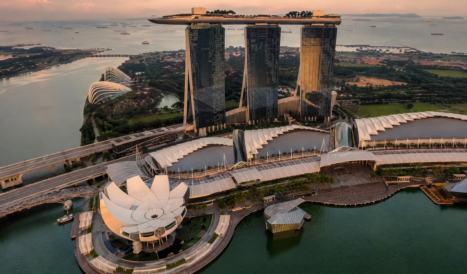 Singapore skyline with Marina Bay Sands and Gardens by the Bay